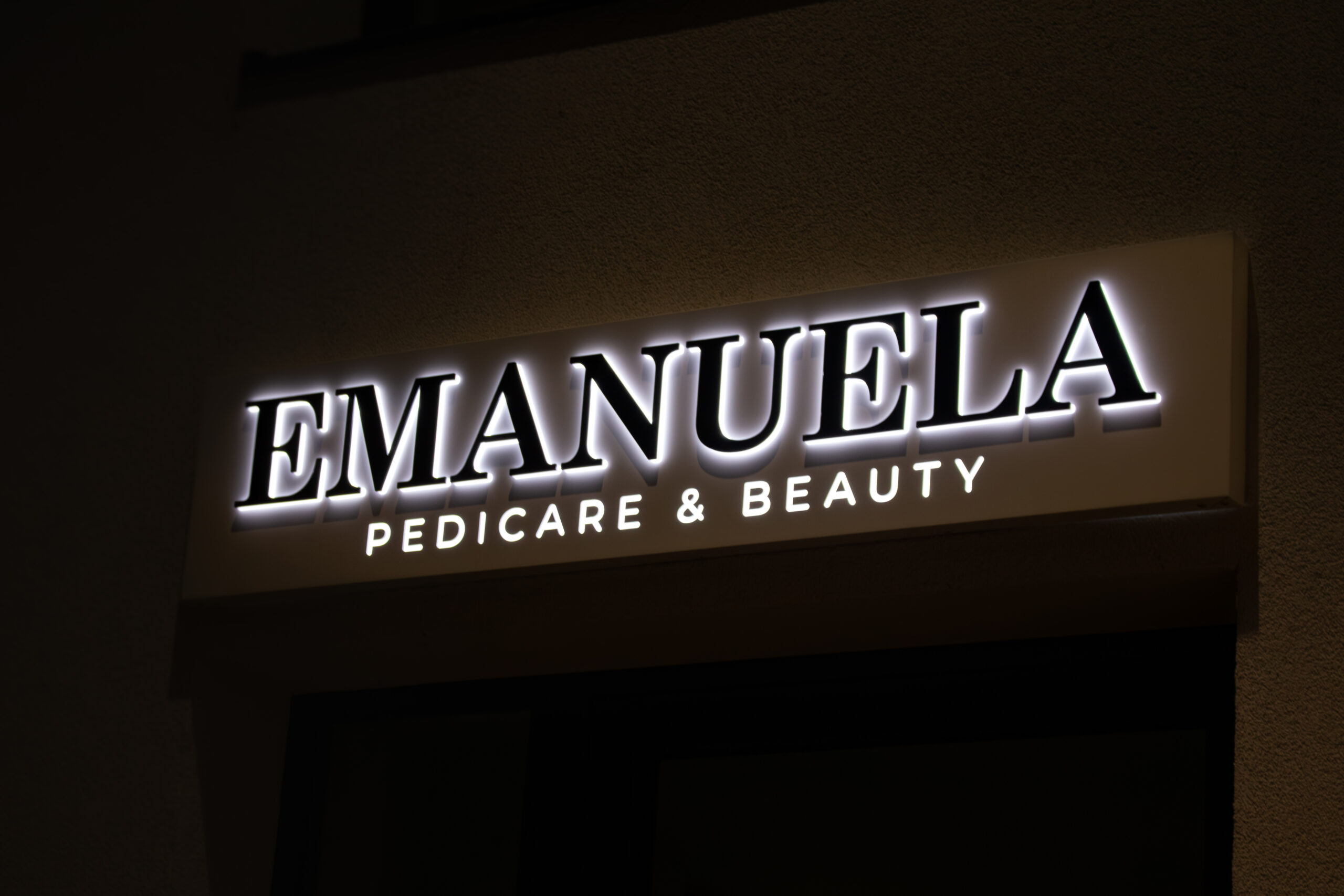 Emanuela Licht Schild