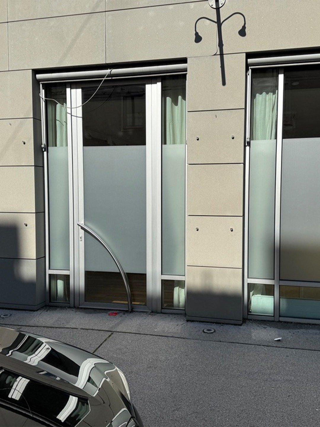 Sichtschutzfolien für gewerbliche Glasflächen in Salzburg und Umgebung 09