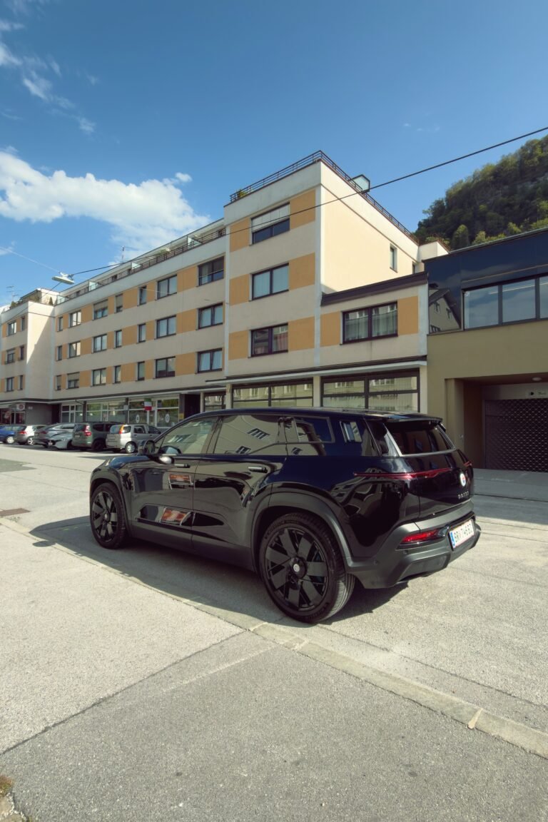 Fisker Ocean mit professionell getönten hinteren Autoscheiben – Scheibentönung in Salzburg