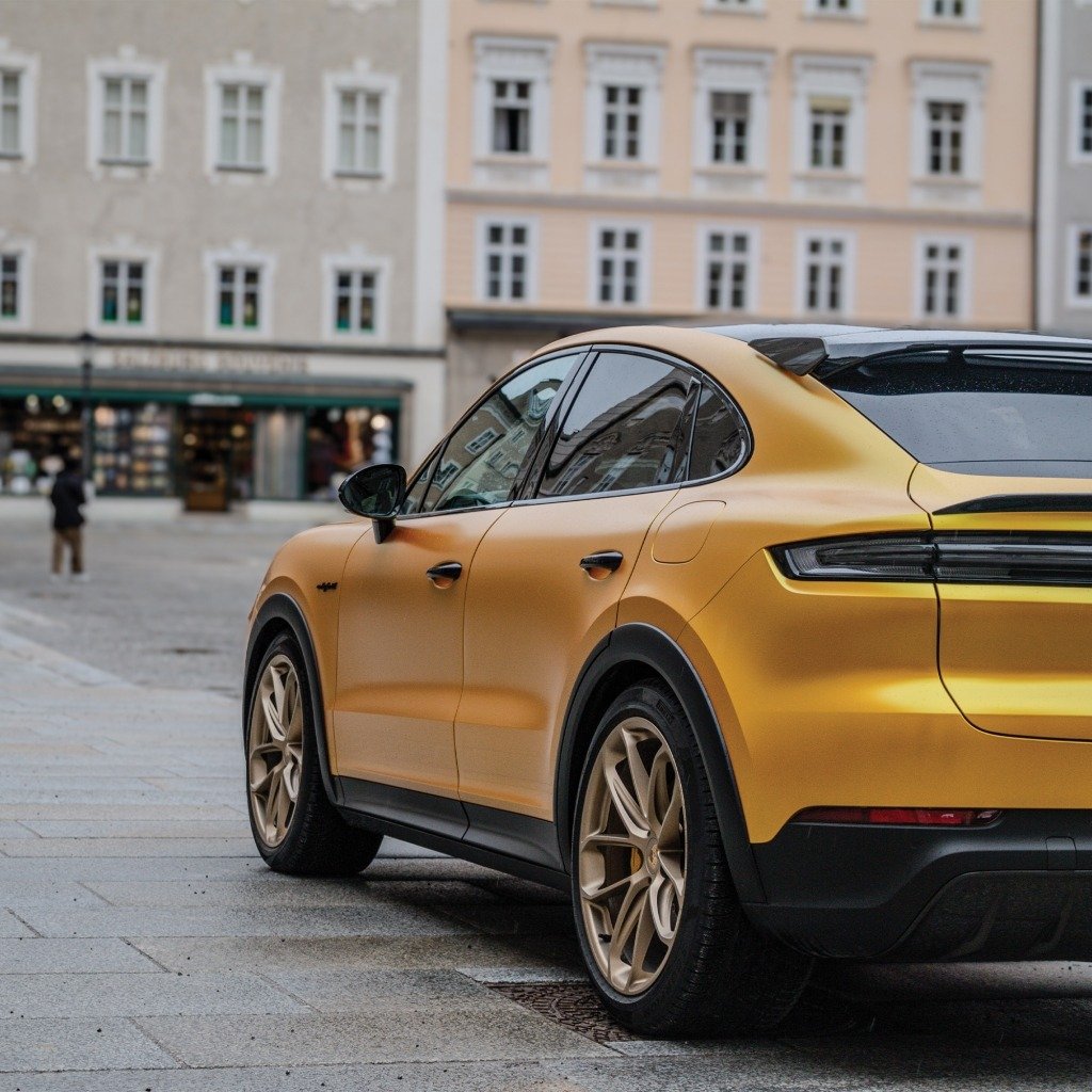 SUV mit professioneller Vollfolierung und hochwertiger Oberflächenveredelung